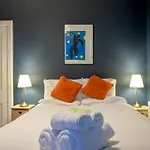 ALTIDO Unique&Artsy Royal Mile Apt - Relive Music History